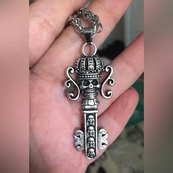 “Skeleton Key” Fancy Embellished Goth Regal Antique Silver Ornate Edgy Necklace - Picture 5 of 6